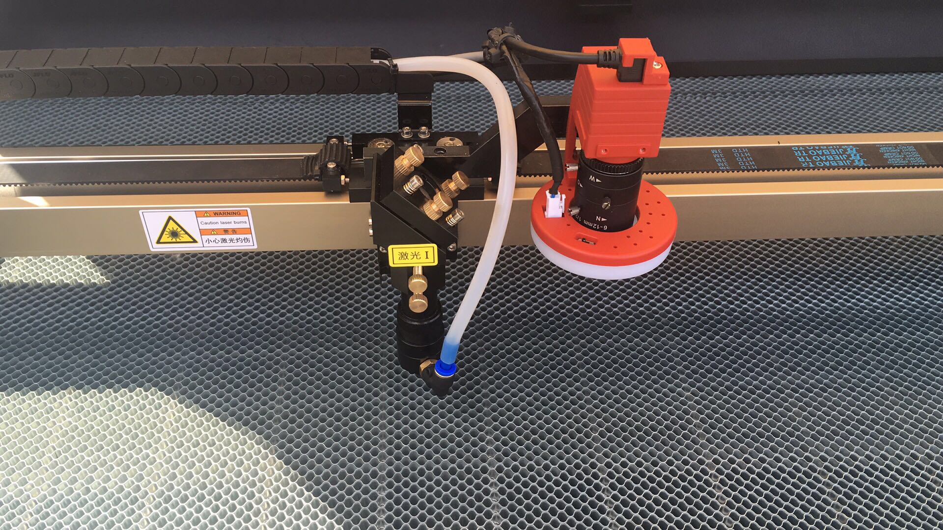 自動定位激光切割機(jī)